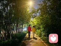 连续快半个月的每个夜班都是忙碌一晚上，第二天睡一天，把坚持很多年的锻炼都搁浅了，今天终于重拾旧爱，夜晚凉风习习，漫步在路边小道，静谧，悠闲，惬意，疲惫的心一下子就舒缓了