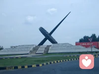 今天蒲城杨虎城故居一日游，阳光正好，风也温柔。

站在旧居前，想起那些烽火年代里的坚守与担当，忽然觉得，我们平日里那些所谓的烦恼，在历史的厚重面前，轻得像一粒尘埃。

天很蓝，云很白，阳光把影子拉得很长。我在院子里站了很久，什么也没想，只是安静地吹着风。那一刻，心里淤积的疲惫，好像被这晴朗的天气一点点晒化了。

原来，治愈从不需要什么大道理。一束光，一阵风，一段让人沉静下来的历史，就足够把心重新填满。

今天天气这么好，你也该出去走走。让阳光晒晒心里的潮湿，把烦恼交给风，把力气还给自己。

愿我们都能在各自的岁月里，活得明亮，走得坚定。☀️
