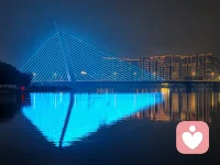 再次漫步后海公园，不一样的意境和心情，只是这美景还没有来得及好好欣赏，就被远赴而来让我做手术的急诊电话呼叫回单位了，有时候被需要也是一种别样的幸福