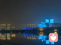 再次漫步后海公园，不一样的意境和心情，只是这美景还没有来得及好好欣赏，就被远赴而来让我做手术的急诊电话呼叫回单位了，有时候被需要也是一种别样的幸福