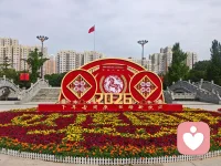 国庆第三天。有人结伴远行，有人宅家静养，也有人挤在热闹里，突然觉得心里空了一块。
临床工作三十载，见惯了各种人和事，也越发懂得：生活里很多疲惫，不是身体累，是心累。婚姻里的冷战、亲子间的隔阂、职场上的内耗，或者只是今天没来由的情绪低落，都值得被认真对待。
如果你也正经历这些，别自己硬抗。我在这里，用半生阅历，陪你聊聊。想倾诉，私信我。
热闹是节日的，心里的事是你的。我在这里，听你说。