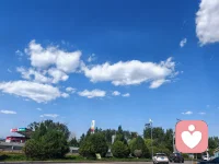 十月五号，假期过半。 热闹渐渐退去，有些情绪反而悄悄浮上来。 
其实很多人需要的，不是建议， 只是一个愿意听的人。 不评判，不打断，不说“你想开点”。 
我在这儿， 
如果你有话说，我泡好茶等你。 十月，愿你的心事有处安放。