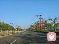 今天是10月6日，国庆假期快要收尾了。 
无论你这几天是在人山人海里穿梭，还是在日常的烟火里忙碌， 都辛苦了。 
情绪的整理，和行李的整理一样重要
如果你感到有些焦躁、低落，或者只是想找个安全的空间说说话，我依然在。 
倾听，是我能给你最温暖的陪伴。