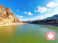 假期第七天，返程的路上，窗外的风景从陌生变回熟悉。 
如果你觉得心里有点空落落的， 别急着把情绪藏起来。从热闹回归日常，本来就需要一点缓冲的时间
今天，我是你的倾听者。旅途的疲惫、假期的遗憾、或者只是想找人说说话-你说，我听。