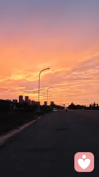 周末的清晨，世界很吵，但你可以很小声
这里没有评判，没有催促，只有一个会认真听你说话的人。 如果你刚好觉得心里装了太多事，不妨来我这里，把心事倒一倒。 
我是你的倾听师，周末我在。
