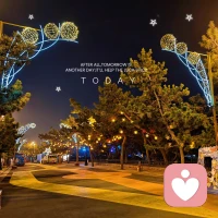 成年人的世界往往都是两情相悦，各取所需，
并不存在谁占了谁的便宜，
很多人放不下的不是对方，
而是放不下自己的付出…配图