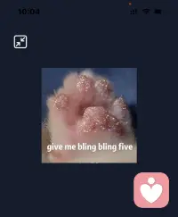 我们总以为咨询师是摆渡人，其实不过是先一步跌进或照见过同一条河流。

荣格说过，真正的疗愈者，都是“受伤的疗愈者”，而心理咨询中的“反移情”也在提醒我们

——当咨询师被来访者的情绪牵动，往往是被照见了自己还未修通的伤口。

马丁·布伯说，真正的相遇是“我与你”之间毫无隐藏的真诚对话。而这种真诚，需要一颗澄澈通透的心才能承载。

所以，先把自己这根管子擦亮，不只是为了通透，更是为了在放下所有理论和技巧之后，

还能以一个真实的“人”的身份，干干净净地接住另一个真实的人。