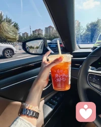 人间清醒，是既能入世奋斗，也能随时抽身审视自我；是懂得世故，却选择不世故；是在认清现实的局限后，依然有勇气去创造可能。