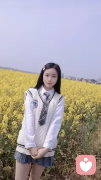 1. 春天的油菜花会治愈一切，就像我会认真接住你的每一份心事✨配图