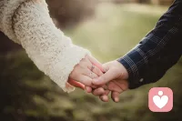 日子如草木，需耐心浇灌才见生机。
感谢我的“御用园丁”，
一路陪我修剪枝叶，共赴花期。
在这个马年春日，
继续一起种风种雨，种人间烟火。🌷配图