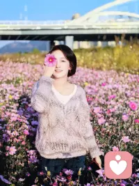 时光不语，
却回答了所有问题。
爱意无声，
却震耳欲聋。
哪怕岁月漫长，
好在爱曾来过，
且永远在时光里回响！