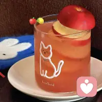 ⬇️


小时候总以为，
长大后就能掌控生活；

现在才懂，
成年人的'应该'太多，
应该坚强，应该懂事，应该扛住。配图