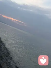 人生本就是一场不断抉择的旅程。
我们要选择内心真正向往的，
选择适配自己的步调，
选择能够坦然接纳的一切；

选择奔赴爱与光亮，
选择守一份通透安然，
选择主动远离内耗与纷扰，
让心始终安稳平和。