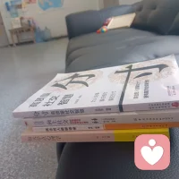 我是阿雨情感
这是一篇关于“人为什么需要心理健康”的文章，从三个方面阐述了心理健康的重要性：
 
1. 适应社会环境：现代社会新生事物层出不穷，心理健康能帮助人们提高承受压力的能力，从容应对新知识、新技术，提升生存质量。
​
2. 正确对待成败：心理健康的人能“胜不骄，败不馁”，成功时不沉溺于喜悦，失败时能认识到失败是成功之母，避免因心理不健康导致停步不前或精神萎靡。
​
3. 建立良好人际关系：现代社会事业成功常需集体力量，心理健康的人通常心胸豁达、情绪稳定，能与他人和谐相处，建立良好人际关系，融入集体力量。