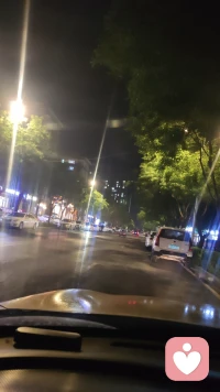 成年人的世界，总在硬撑前行
工作的焦虑、生活的疲惫、无人诉说的委屈
太多情绪憋在心里，慢慢内耗自己
 
不用一直假装坚强，也不必独自扛下所有
我是你的专属倾听师
在这里，没有评判、没有指责、没有说教
你可以肆无忌惮倾诉所有烦恼
委屈、压力、迷茫、情绪崩溃
都可以安心诉说
 
我认真倾听，温柔接纳你的所有情绪
给你情绪一个出口，好好治愈疲惫的自己
🌿时刻在线，静静等你倾诉……配图