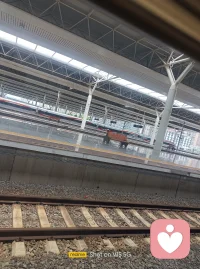 人性
 
人性从非非黑即白，善良与自私，温柔与防备，本就共存于人心。
不必高估人性，也别彻底失望。
守住本心，心怀善意，在复杂世界里，做清醒且温暖的自己。配图