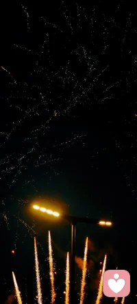 你好呀，我是然然，希望每个情绪都能找到安然的出口。
不管你此刻是迷茫，难过，还是疲惫，
都没关系，我在这里陪着你。
我陪你说说话，也愿意陪你一起找到属于你的那束光