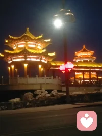 这世间哪有什么来日方长，等有时间，等时机成熟，等有了钱，等孩子长大……！很多事情就是在这样自我欺骗中慢慢的失去了兴趣，最后再也没有了去做的动力！想吃什么就去吃，喜欢什么人就去表白，想去哪看看就去看看，这才是生活该有的样子！配图