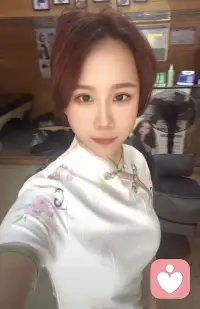 经历多了，在我面前什么都不是事。
人间疾苦，我都见过；人心复杂，我都懂。
不谈虚的，不聊暧昧，只做真诚陪伴。
钱不重要，但尊重最重要；
你倾诉，我倾听，彼此体面，互相治愈。✨配图
