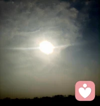 我想试着从一个内向的人变成外向的人，这几天跟着一个混社会的人混了几天，我发现我还是无法学会他们的的那种社交方法，所以我决定还是做自己，遵从自己的内心，尽管自己以后仍然是一个孤独的人。#22岁的生长痛配图