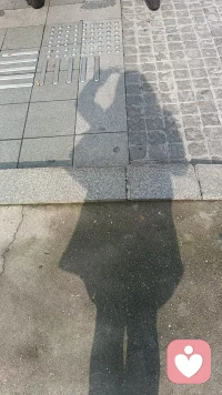 4月，做个温柔的倾听者🌿
 
四月伊始，万物新生
愿做你情绪的树洞
认真倾听，用心回应
接住所有疲惫与心事✨配图