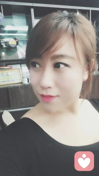 骨子里的性格是变不了的，依然善良、可爱、有趣。只是多了一丝懂事、沉默和淡然。