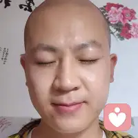 人只不过是内心世界的起伏变化在作怪而已，认清了本来天真纯净孩童般的你，无一不快乐，无一不满足，过去错误的认知，活在了痛苦中，是因为把关系当真。把感受当真，把外在的人事物执取抓住不放，所以取不得，拥有不了，就开始了电影一般的角色扮演，身份切换，久而久之，就形成了习惯，这习惯会带来感官的刺激和享受。唯一能跳跃的不是鱼儿待在原来的环境当下的感受中，而是鱼儿的内心要打破过去固有的认知，跳跃进入龙门，这龙门就是你的宝藏。你跳跃了，跨越了，才会了知多么的快乐和自在。无关于财富，地位，名利。爱情，事业。全是内心的活动。世上最大的王👑只有自己。让自己成为勇士。任何人都打败不了你。