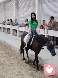 愿你拥有美好的一天，也拥有可以倾诉的人。
难过时、迷茫时、压抑时，都可以来找我，我会安静陪伴，耐心倾听。