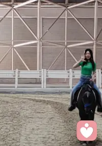 愿你拥有美好的一天，也拥有可以倾诉的人。
难过时、迷茫时、压抑时，都可以来找我，我会安静陪伴，耐心倾听。