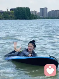 不内耗，不纠结，做内心强大的自己，不被情绪左右，心有山海，自在如风。