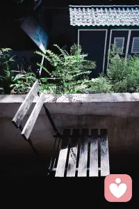 在孤独和无助中，有个人静静听你倾诉，这种感觉无法用语言来形容，你会感到内心的创伤得到了抚慰，重新找到了生活的意义。配图