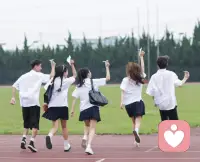    “青春期是一种危险，可以上天也可以入地，可以是一把刀也可以是一朵鲜花。
       我们作为长辈，只有一种选择，就是帮助孩子变成一朵花，抹平尖锐的地方，帮助他们度过最摇摆不定、定时炸弹的这样一个阶段。”
      面对青春期的孩子，很多时候，考验的是父母的耐心、细心和智慧。
       想要让孩子平稳度过这一时期，那么，陪伴、共情和“柔软”的智慧缺一不可。
       陪伴是标配青春期的孩子，比我们想象中更需要父母。
      共情是标配高情商的父母从不会一味讲道理。
      以柔克刚是顶配，赢得孩子比赢了孩子更重要。配图