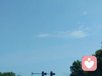 有时间多看看天，在想一想自己。一切都是那么渺小。
人与人之间沟通，让自己心情愉悦的秘决，就是积极主动的去换位思考，把消极情绪淹灭在事发动机之前。