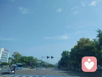 有时间多看看天，在想一想自己。一切都是那么渺小。
人与人之间沟通，让自己心情愉悦的秘决，就是积极主动的去换位思考，把消极情绪淹灭在事发动机之前。