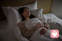 失恋三原则，告别心痛走出失恋。
第一、正视现实，冷静处理，不纠缠不责难。放弃死亡的感情，也许会痛，但有了重新选择的机会。
第二、心胸豁达，宽容原谅，对方知错，真诚回到身边，给对方一次机会，重新开始新的生活。
第三：忘记过去快乐与悲伤，放眼新的恋人，追求新的生活目标。
失恋了并不可怕，可怕的是对失恋态度和认识不足，留下失恋后遗症，正确运用这三条，可以更好面对新生活。配图