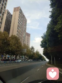 真正咨询师他也许自己也很辛苦，但他依然在用自己最大力量去帮助别人，点燃一束光去照亮他人，这就是蜡烛精神，燃烧自己，照亮别人！