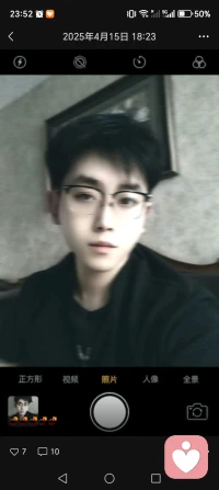 这里是温柔耐心的倾听者，
不评判、不打断、不敷衍。
你可以放心卸下所有伪装，
把委屈、烦恼、心事慢慢说给我听。
陪伴、共情、疏导情绪，
做你深夜里的小太阳，
陪你度过难熬的时刻。
 
专业情绪倾听｜陪伴聊天｜心理疏导
耐心倾听你的烦恼与心事，
温柔回应你的情绪与感受。
无论开心、难过、迷茫、焦虑，
我都在这里，安静陪伴，认真倾听。
做你专属的情绪树洞。

 
- 你不是孤单一人，我一直在听。
- 情绪需要出口，心事需要安放。
- 温柔陪伴，耐心倾听，治愈每一份不开心。
- 把烦恼说出来，我陪你慢慢消化。
 

 
在线倾听｜陪伴聊天｜情绪疏导
耐心、温柔、守密、共情。
可日常闲聊、深夜陪伴、情绪安抚、
压力释放、心事倾诉。
认真对待每一份倾诉，
给你温暖又安心的陪伴。
 
 
世间情绪皆有归处，
而我，是你临时的港湾。
不催促、不评判、不泄露，
只安静倾听，温柔回应。
愿你被理解，被接纳，被温柔以待。配图