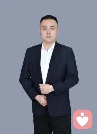 以沉稳之心，听无声之言。
我是[漠塬]，一名专注情绪疏导与压力缓解的心理倾听师。
深耕心理陪伴领域，擅长以包容、中立的姿态，耐心倾听你生活中的琐碎与迷茫。
不评判、不灌输，愿做你情绪的容器，陪你梳理心绪，找到内心的平和与力量。
你的心事，值得被温柔听见。配图
