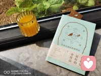 阳光正好，有没有喜欢喝橙汁的朋友，干杯，喜欢橙汁，是因为它充满了阳光的味道，