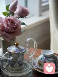 刚看完一个帖子，说别人拿的剧本都那么好，她为什么就拿了一个烂本，感叹人生的不公平，其实，每个人都会羡慕别人的生活，羡慕别人的家庭条件，羡慕别人父母的能力，羡慕别人比自己长的好看，羡慕别人的工作比自己好等等，你所看到的都是别人想让你看到的样子，你又怎么会知道别人背后的付出，所以每个人都有别人所羡慕的闪光点，不要妄自菲薄。配图