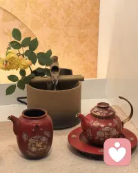什么是最好的母子关系? ——各自发光，彼此照亮。
别替孩子走完所有路，他有自己的人生路，教他站稳就够了。放手不是不管，是相信他有自己的路。真正的母爱，是得体退出，适度放手。母亲最大的爱，是允许孩子做自己。配图