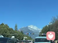 人要靠近能托举和滋养你的人，计较里生不出慈悲，争吵里养不出优雅，内耗的环境很难滋养出积极向上的人。