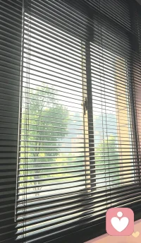 活在未知里，活在存在本身。
从认知的世界，走向存在的世界。
这需要莫大勇气，
也必经一场认知的崩塌与重建。配图