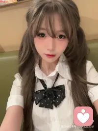 为你留出一片天地。当你絮絮叨叨说些琐碎日常，我总是耐心倾听；当你偶尔陷入低落，我的鼓励总能让你重拾勇气。配图