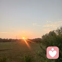 最近网上比较火的一首歌：《我该如何写自己》
我该如何写自己
还未提笔泪迷离
少时不懂得上进
误了年华误佳期…
道出了多少中年人的跌跌撞撞这半生，多少无奈与心酸
您是否也处于这无奈与心酸，无人诉说的心事与故事
请与我诉说