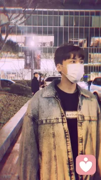 刚在给力心理安了家，想和此刻或许有点累的你，隔空握个手 🌿

大家好，我是心理咨询师朗逸。

今天是我入驻“给力心理”的第一天，坐在屏幕前写下这段话时，我忽然在想：此刻正在看手机的你，是怀着怎样的心情点进来的呢？

也许是心里有个打不开的结，也许是积攒了太久无处诉说的情绪，又或者，只是想找一个安全的角落，好好喘口气。

很多人问我，心理咨询到底是什么？
在我的理解里，它不是给答案，也不是讲大道理。它更像是一段旅程——我陪你一起，把那些混乱的、沉重的、说不清道不明的感受，一点点梳理清楚。你会发现，原来自己比想象中更有力量。

如果你准备好了，我就在这里。
如果不确定要不要开始，也没关系，哪怕只是先聊一聊，我也会用心倾听。