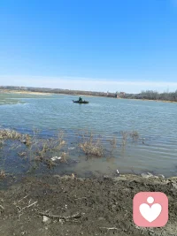 一杆一线一壶酒，一嘬一饮一春秋。沐浴春的昂然，静听秋的收获。分享我的快乐，开解你的忧伤。配图