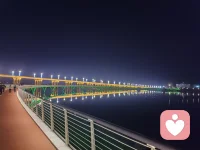 夜的宁静让人放下身心的疲惫，微风送暖让杂乱思绪的随风飘荡，当你不安与紧张的时候欢迎来这里漫步，静听你的声音。配图