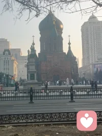 若无执念在心头
怎敢只身下九州
上有双亲皆白发
下有妻儿带米粥
寸金难倒英雄汉
为拿贱命换春秋
待到人间了无挂
讨杯浊酒解忧愁。配图