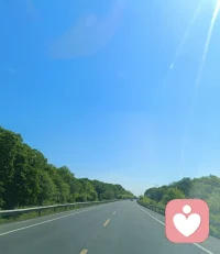 一份从容解万愁，满怀安定过千关。那些曾经困住你的难题，终会变成身后走过的风景。此刻，给生活一点耐心，给内心一点阳光，愿你所遇皆温柔，所行皆坦途，所求皆如愿，未来皆可期。